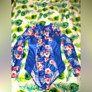 Laguna long sleeve bathing suit‎